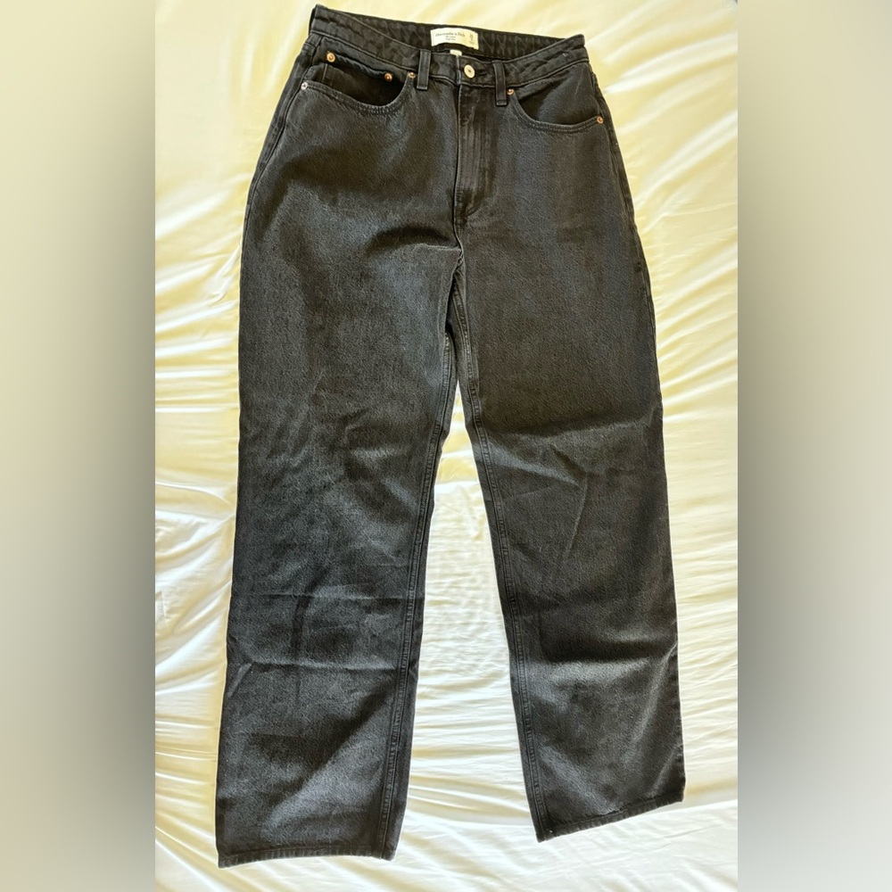 Abercrombie & Fitch The Loose High Rise Curve Love Jeans Size 28L NEVER WORN